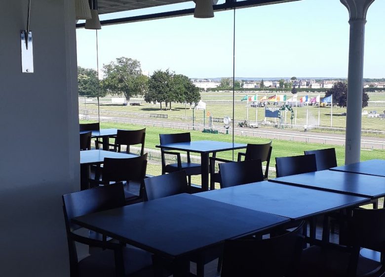 Restaurant panoramique de l'Hippodrome de Chantilly